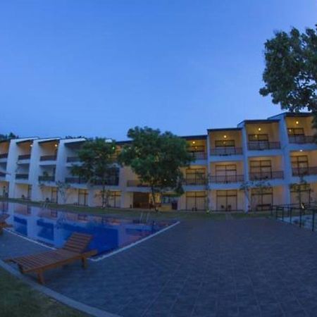 Grand Tamarind Lake Kataragama Exteriör bild